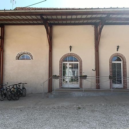 Chambre D'Hotes Le Domaine Des Hirondelles Champcenest Εξωτερικό φωτογραφία