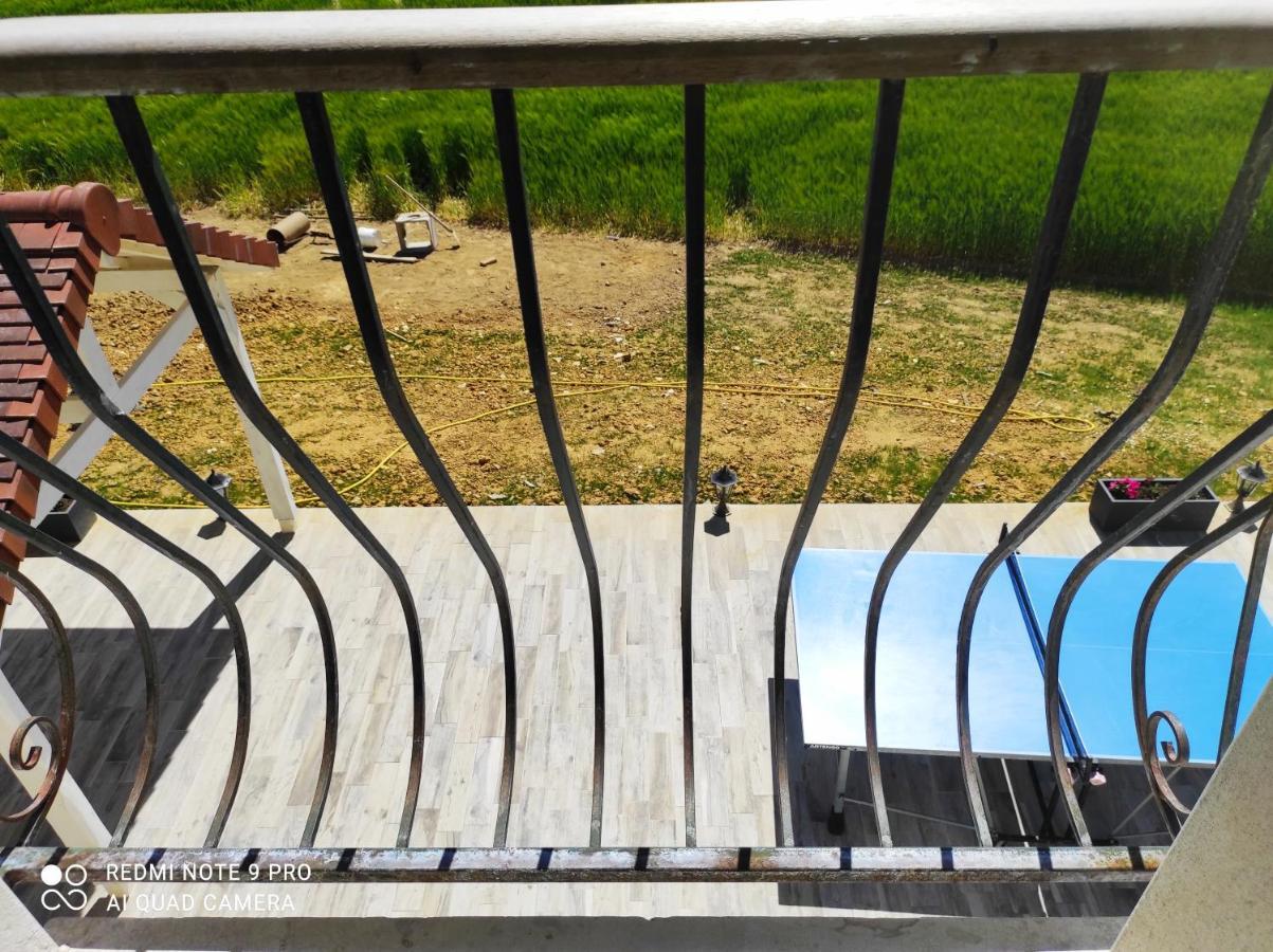 Chambre D'Hotes Le Domaine Des Hirondelles Champcenest Εξωτερικό φωτογραφία
