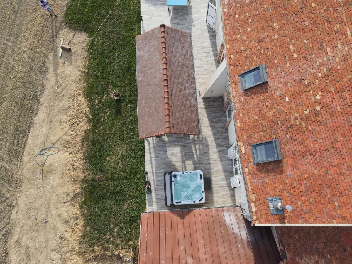 Chambre D'Hotes Le Domaine Des Hirondelles Champcenest Εξωτερικό φωτογραφία