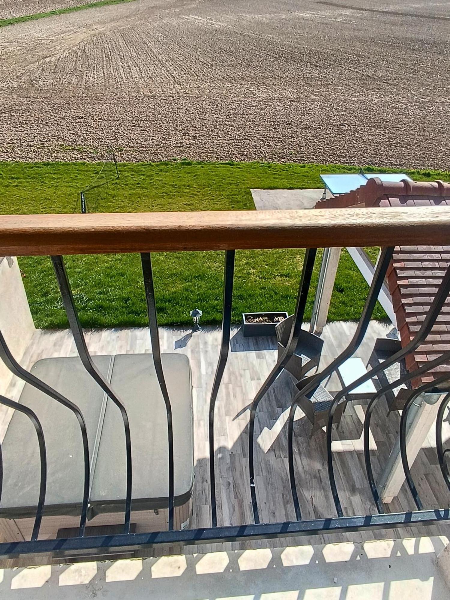 Chambre D'Hotes Le Domaine Des Hirondelles Champcenest Εξωτερικό φωτογραφία