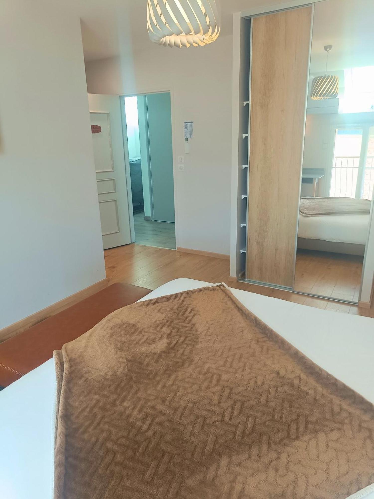 Chambre D'Hotes Le Domaine Des Hirondelles Champcenest Εξωτερικό φωτογραφία