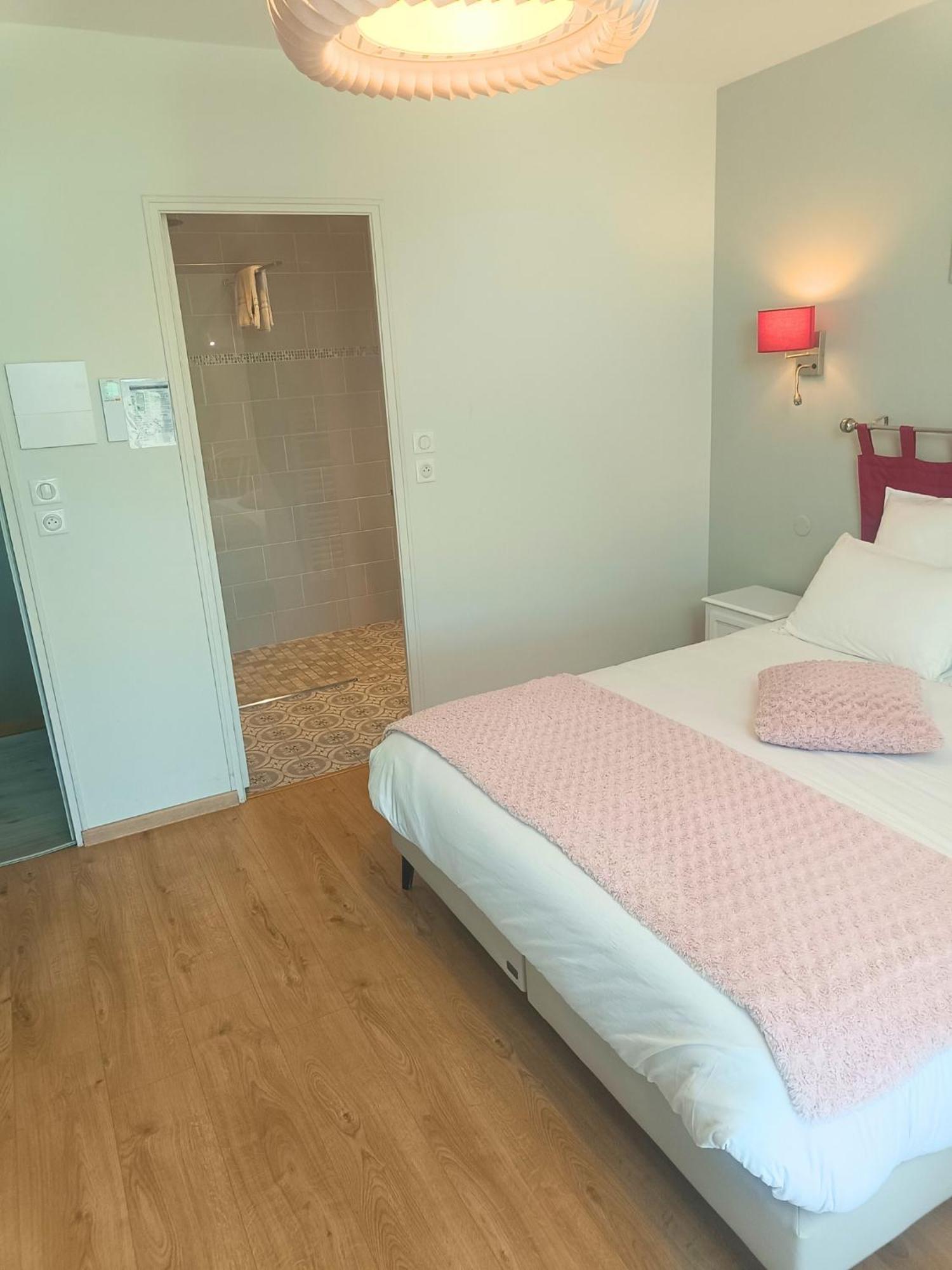 Chambre D'Hotes Le Domaine Des Hirondelles Champcenest Εξωτερικό φωτογραφία