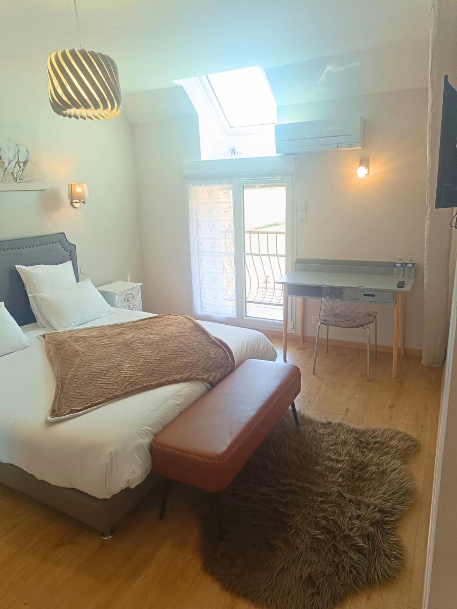 Chambre D'Hotes Le Domaine Des Hirondelles Champcenest Εξωτερικό φωτογραφία