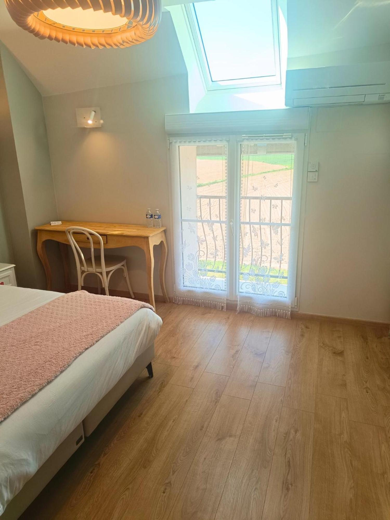 Chambre D'Hotes Le Domaine Des Hirondelles Champcenest Εξωτερικό φωτογραφία